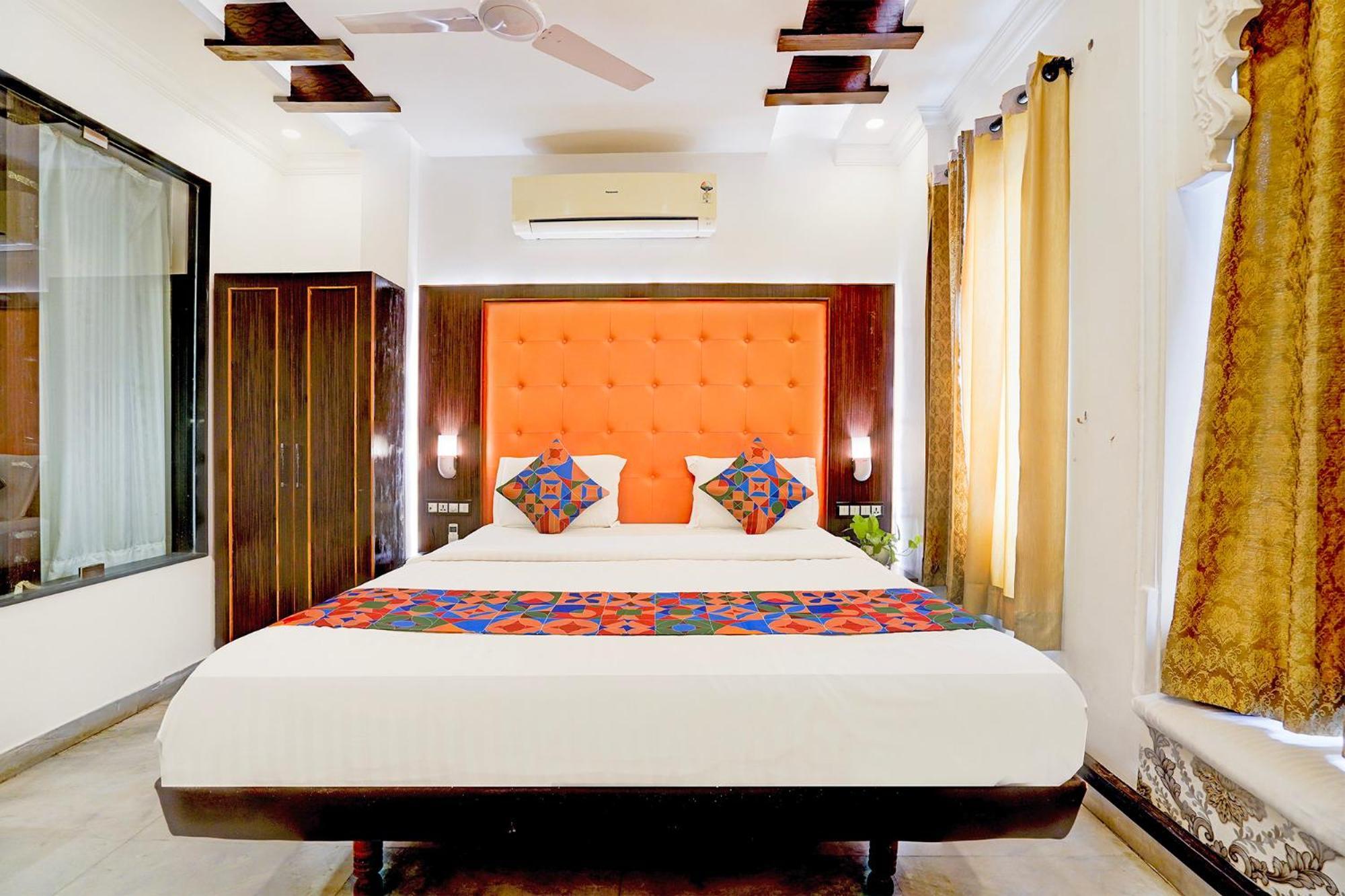 Hotel Mandiram Palace Udaipur Exterior photo