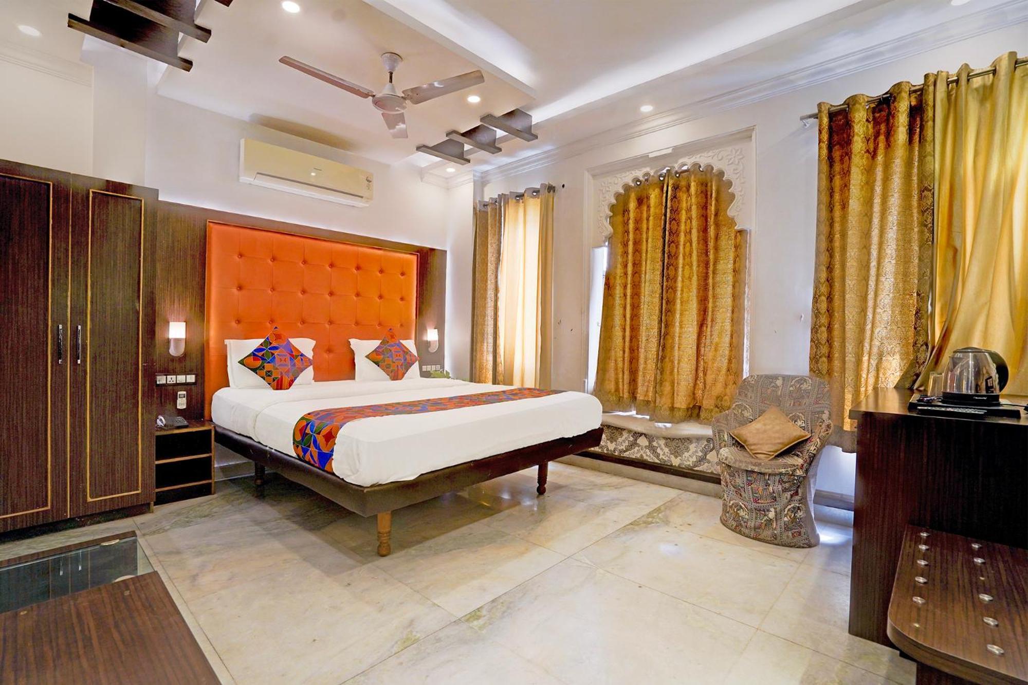 Hotel Mandiram Palace Udaipur Exterior photo