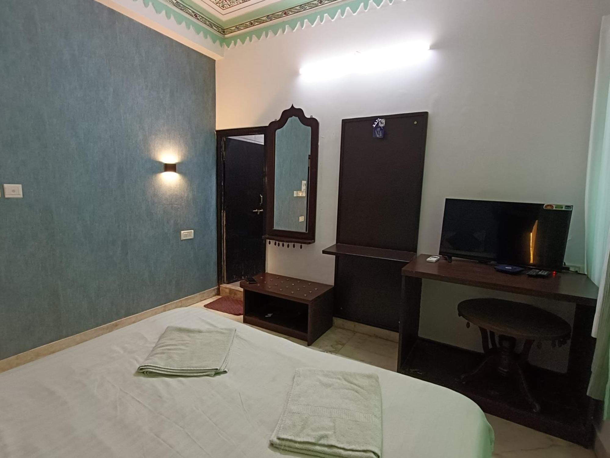 Hotel Mandiram Palace Udaipur Exterior photo