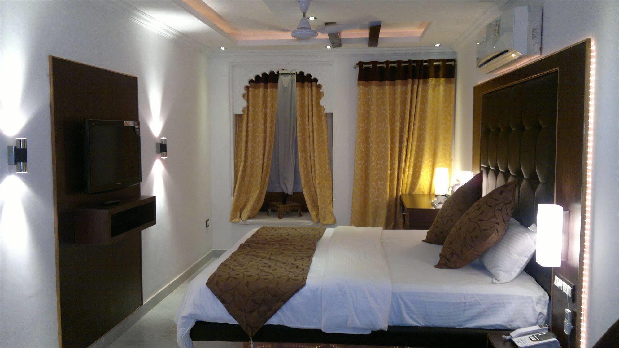 Hotel Mandiram Palace Udaipur Exterior photo